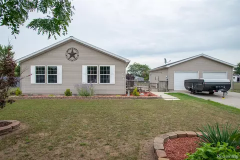 661 Locust St, Howard City, MI 49329