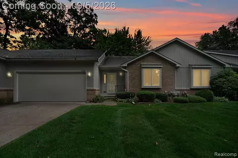 5439 Hickory Cir, Mount Morris, MI 48433