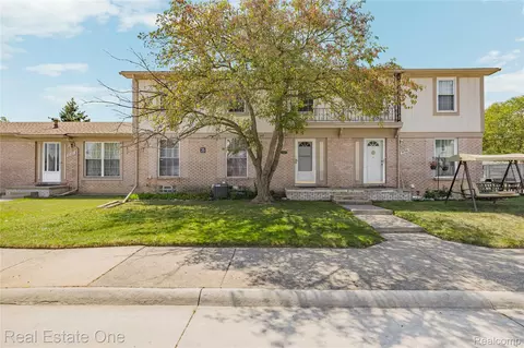35367 Tall Oaks Dr, Sterling Heights, MI 48312