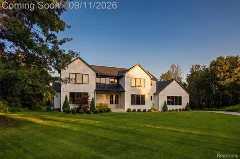 2768 Honeywell Lake Rd, Milford, MI 48380