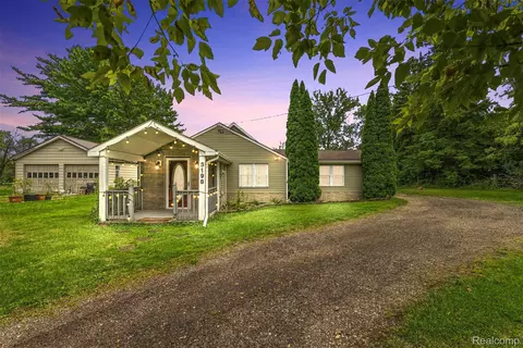 3198 E Grand Blanc Rd, Grand Blanc, MI 48439