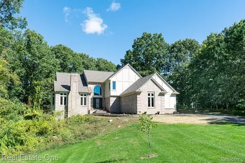 4586 Klais Dr, Independence, MI 48348