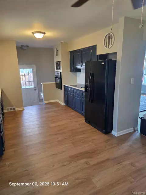 Kitchen - 29651 Fairfield Dr, Warren, MI 48088 photo 5 of 5