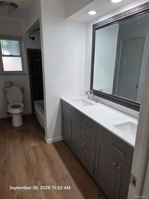 Bath - 29651 Fairfield Dr, Warren, MI 48088 photo 1 of 2