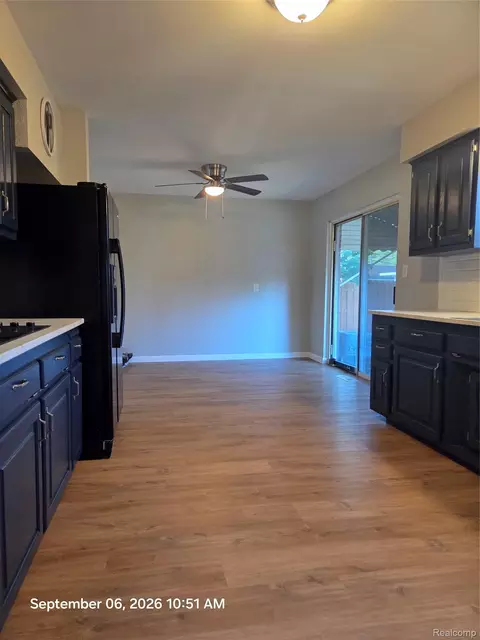 Kitchen - 29651 Fairfield Dr, Warren, MI 48088 photo 3 of 5