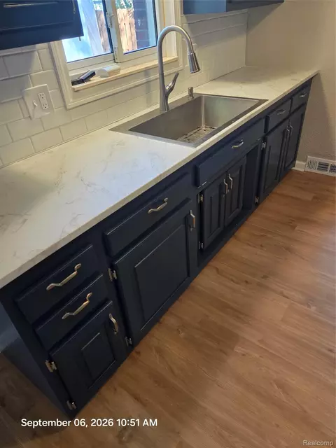 Kitchen - 29651 Fairfield Dr, Warren, MI 48088 photo 4 of 5