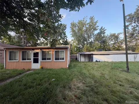 39 Cherrygrove St, Ecorse, MI 48229