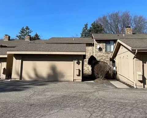 7338 Creek View Ct, West Bloomfield, MI 48322