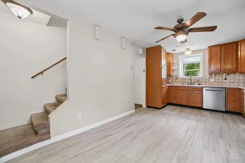 Entry Way - 11897 Shaffer Rd, Springfield, MI 48350 photo 2 of 4
