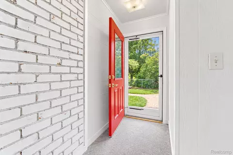 Entry Way - 11897 Shaffer Rd, Springfield, MI 48350 photo 1 of 4