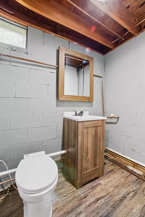 Bath - 11897 Shaffer Rd, Springfield, MI 48350 photo 3 of 3