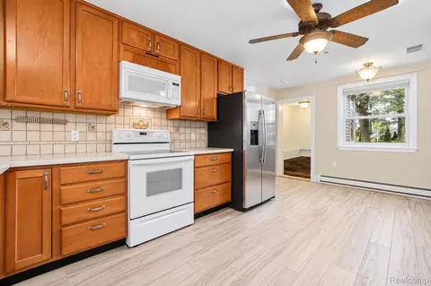 Kitchen - 11897 Shaffer Rd, Springfield, MI 48350 photo 2 of 2