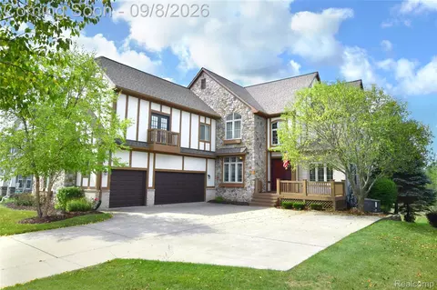 10130 St Ives Way, Grand Blanc, MI 48439