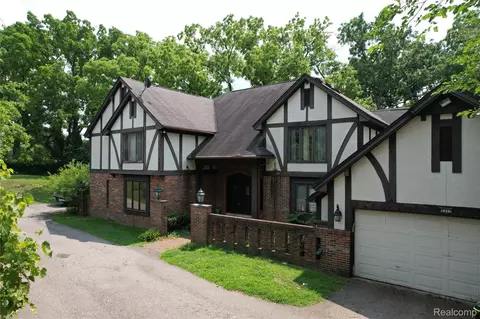 3317 Lone Pine Rd, West Bloomfield, MI 48323