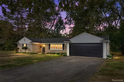 24735 Lathrup Blvd, Southfield, MI 48075