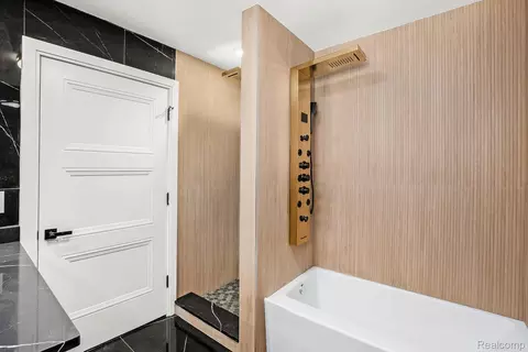 Bath - 7634 Pinehurst St, Dearborn, MI 48126 photo 3 of 4