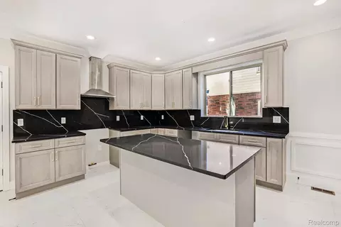 Kitchen - 7634 Pinehurst St, Dearborn, MI 48126 photo 2 of 4