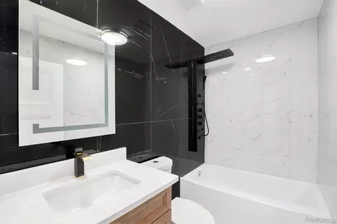Bath - 7634 Pinehurst St, Dearborn, MI 48126 photo 4 of 4