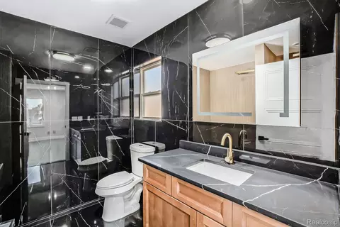 Bath - 7634 Pinehurst St, Dearborn, MI 48126 photo 2 of 4