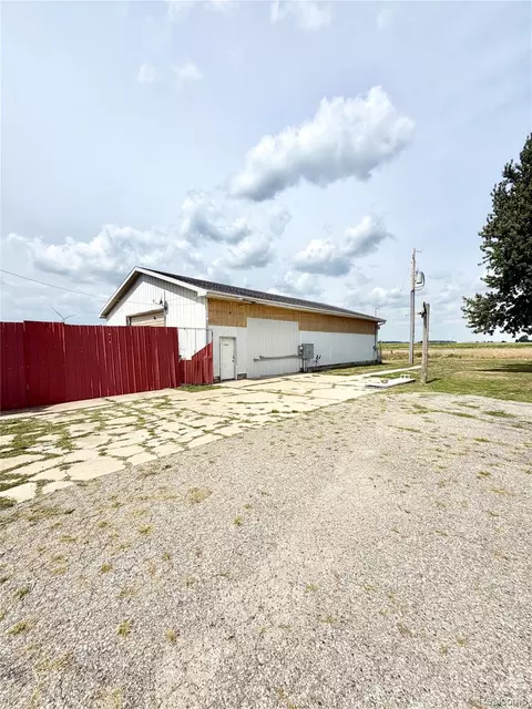 Exterior - 2498 S Wisner Rd, Ithaca, MI 48847 photo 2 of 3