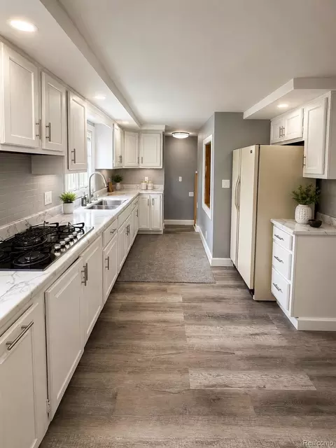 Kitchen - 2498 S Wisner Rd, Ithaca, MI 48847 photo 2 of 2
