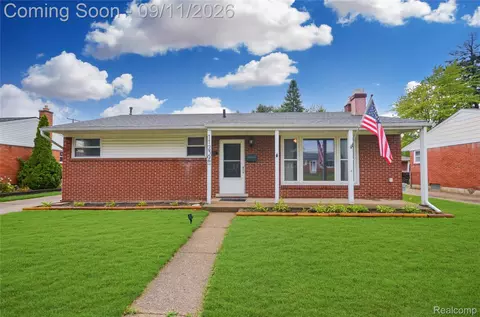 11239 Diamond Dr, Sterling Heights, MI 48314