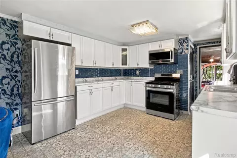 Kitchen - 2705 Glendale Rd, Summit, MI 49203 photo 4 of 5