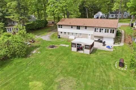 Exterior - 2705 Glendale Rd, Summit, MI 49203 photo 8 of 15
