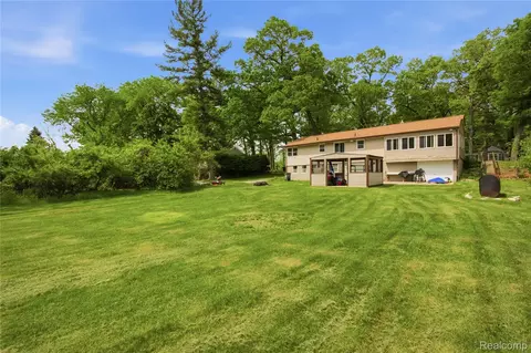 Exterior - 2705 Glendale Rd, Summit, MI 49203 photo 13 of 15