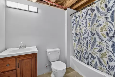 Bath - 1863 Greton Dr, Monroe, MI 48162 photo 4 of 4