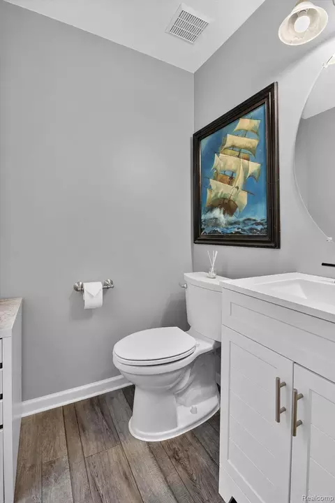 Bath - 1863 Greton Dr, Monroe, MI 48162 photo 1 of 4
