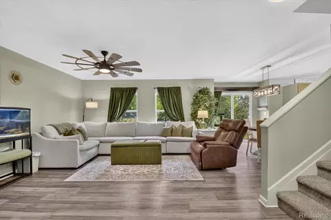 Living - 1863 Greton Dr, Monroe, MI 48162 photo 1 of 2