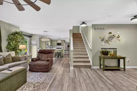 Entry Way - 1863 Greton Dr, Monroe, MI 48162 photo 2 of 4