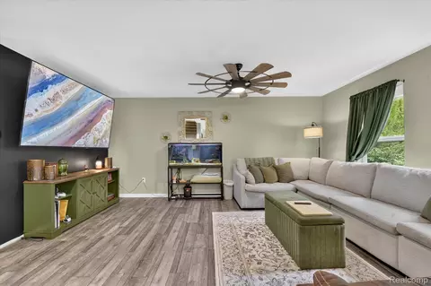 Living - 1863 Greton Dr, Monroe, MI 48162 photo 2 of 2