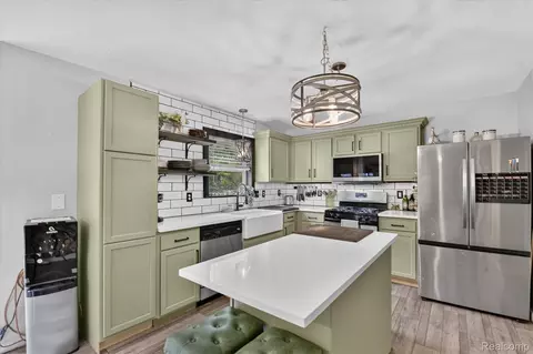 Kitchen - 1863 Greton Dr, Monroe, MI 48162 photo 4 of 4