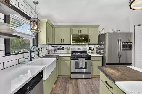 Kitchen - 1863 Greton Dr, Monroe, MI 48162 photo 3 of 4