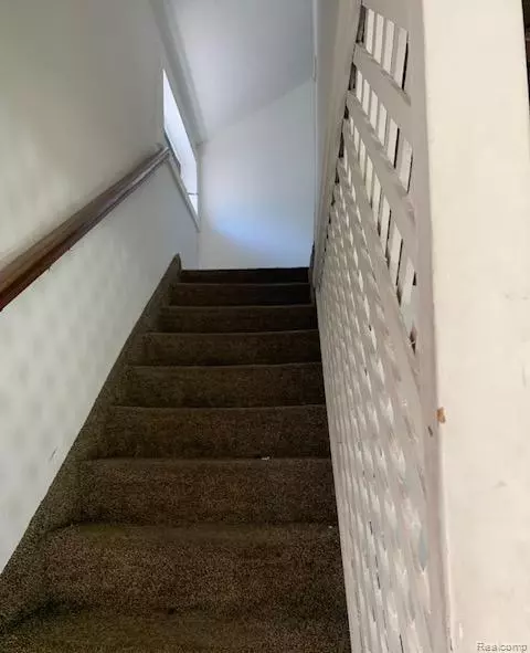 Entry Way - 128 E Lakeview Ave, Flint, MI 48503 photo 2 of 2