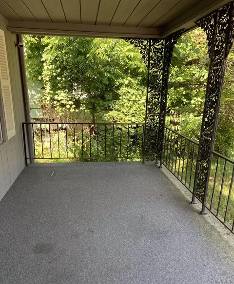 Exterior - 128 E Lakeview Ave, Flint, MI 48503 photo 3 of 4