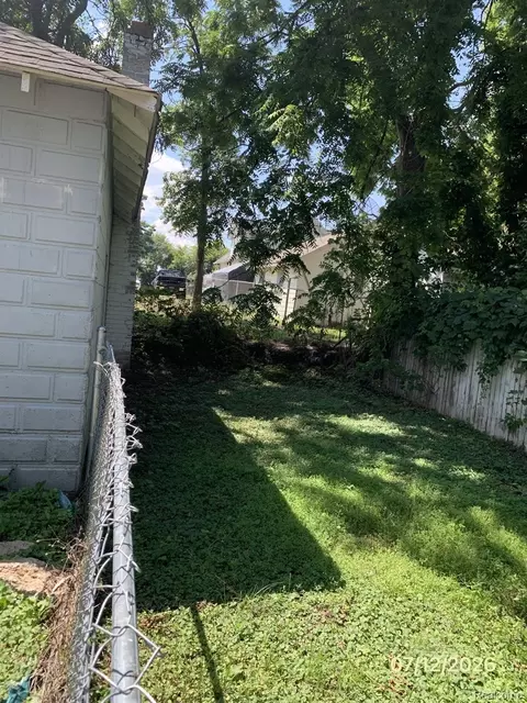 Exterior - 128 E Lakeview Ave, Flint, MI 48503 photo 4 of 4