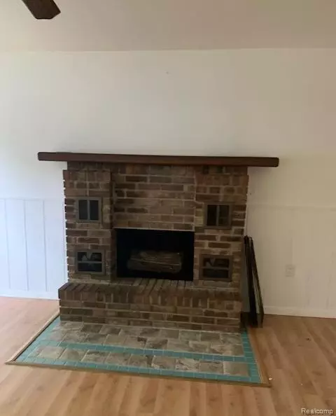 Living - 128 E Lakeview Ave, Flint, MI 48503 photo 2 of 2