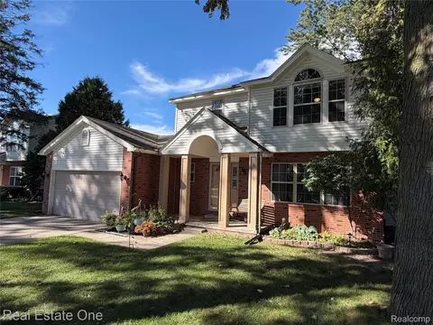 29178 Roycroft St, Livonia, MI 48154