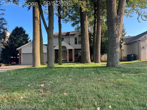 29178 Roycroft St, Livonia, MI 48154