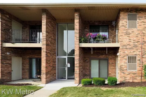 15014 Island Dr, Sterling Heights, MI 48313