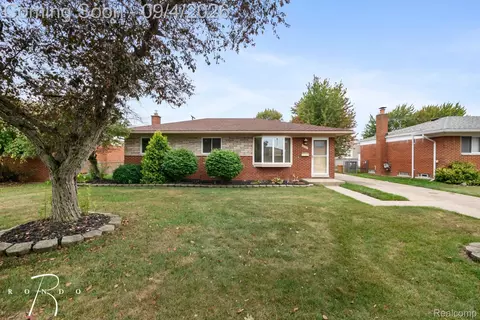 40525 Colony Dr, Sterling Heights, MI 48313