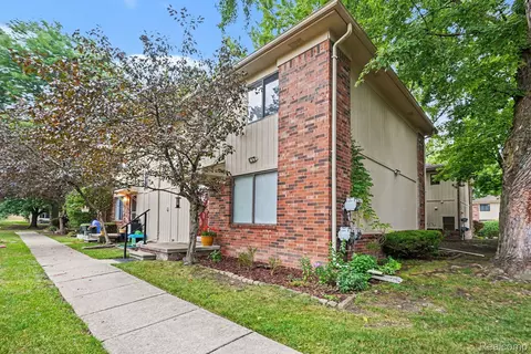 40861 Highpointe Dr, Clinton Township, MI 48038
