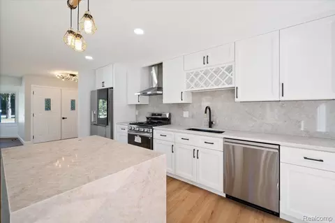 380 E South Blvd S, Troy, MI 48085