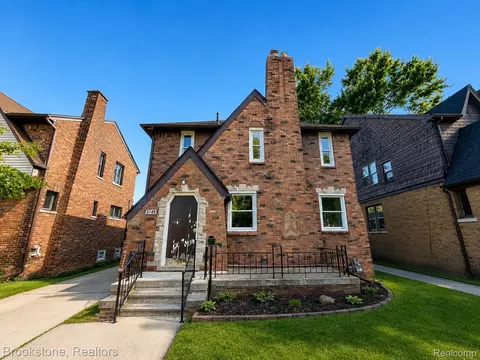 5745 Grayton St, Detroit, MI 48224