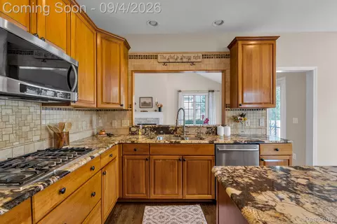 Kitchen - 50145 Tottenham Ct, Canton, MI 48187 photo 5 of 6