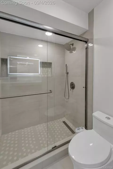 Bath - 50145 Tottenham Ct, Canton, MI 48187 photo 7 of 8