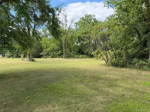 9177 Bemis Rd, Ypsilanti, MI 48197